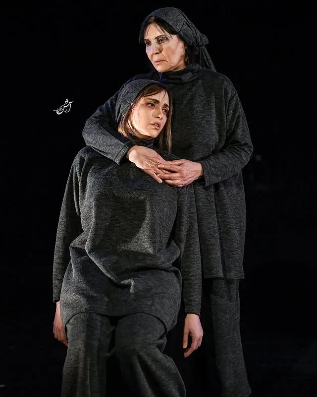 بهنوش طباطبایی و گلچهره سجادیه در صحنه تئاتر