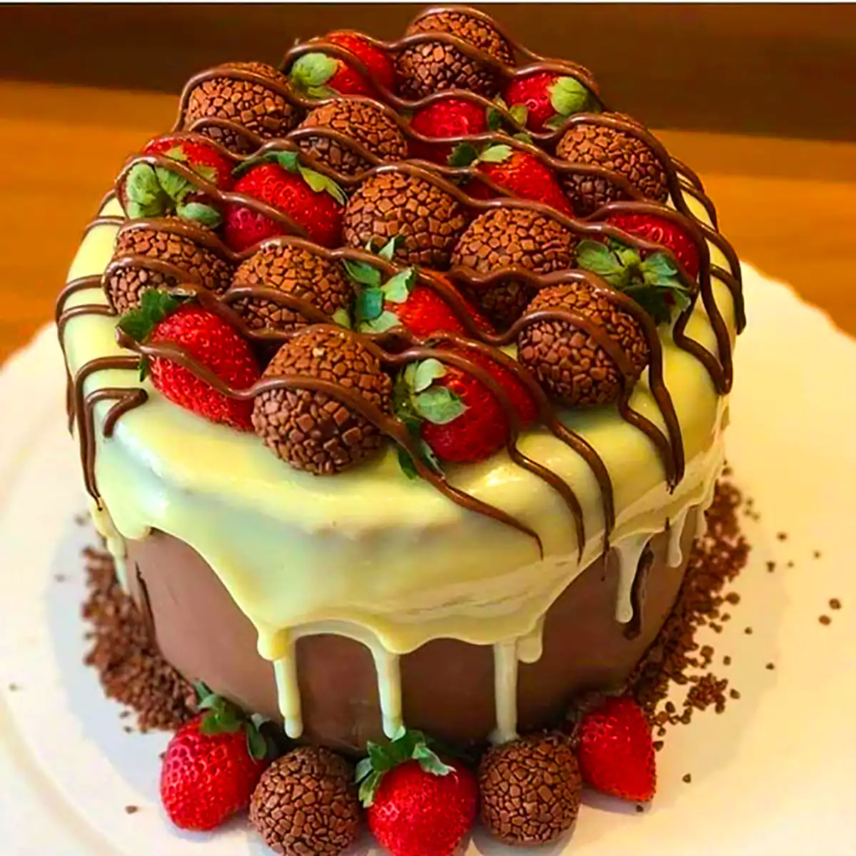 کیک خوش طعم با روکش شکلات 