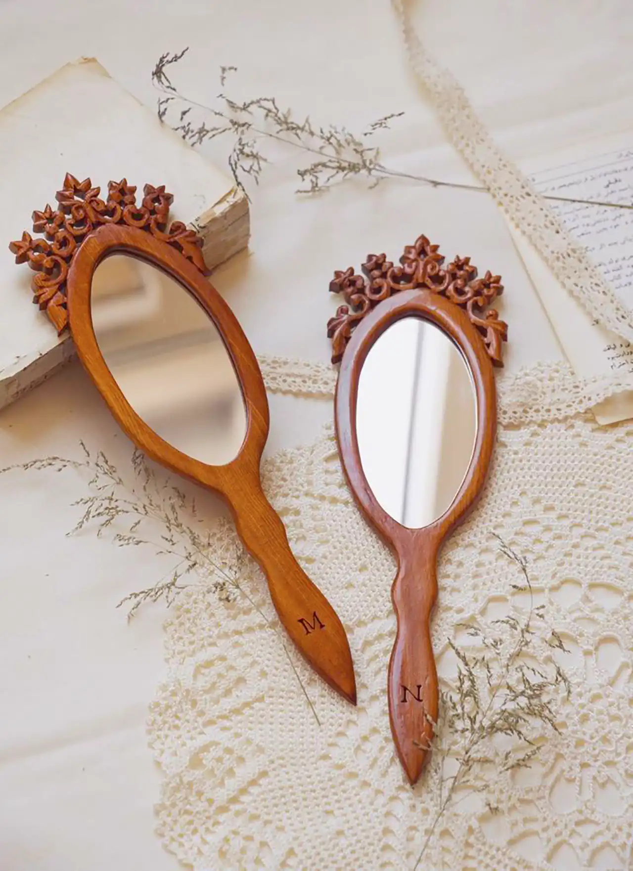 آینه دستی چوبی