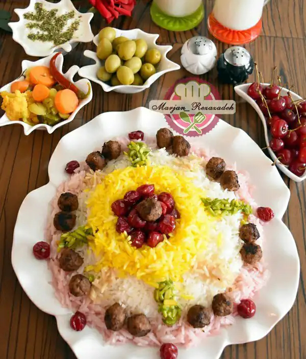 تزیین آلبالو پلو با گوشت قلقلی