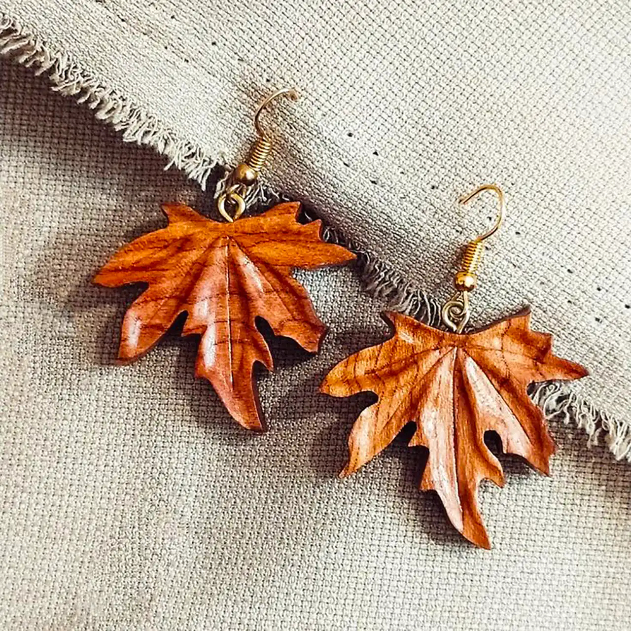 گوشواره چوبی طرح برگ