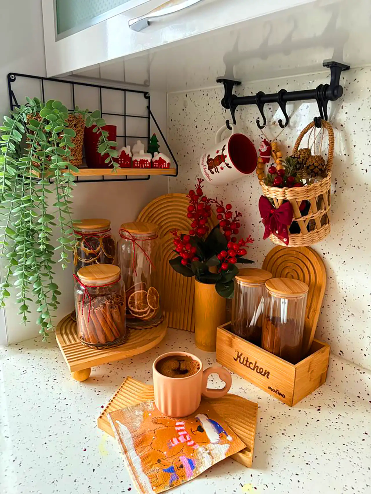 چیدن کنار گاز آشپزخانه