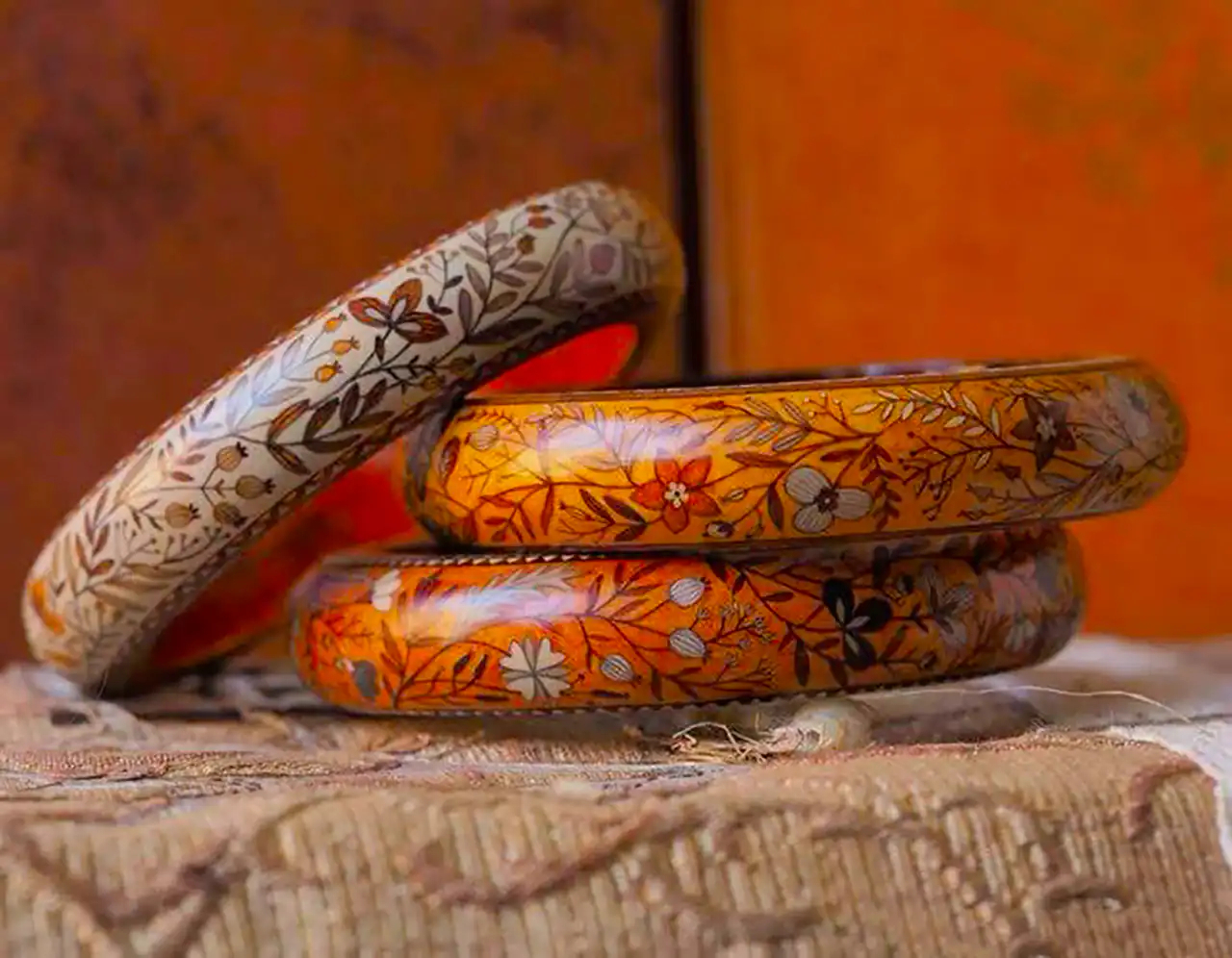 دستبند چوبی طرح سنتی