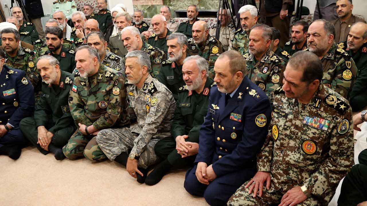 حضرت آیت‌الله خامنه‌ای ، رهبر معظم انقلاب اسلامی در دیدار جمعی از فرماندهان عالی نیروهای مسلح 