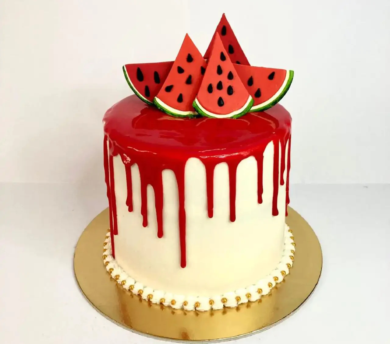 کیک‌های فوندانت شب یلدا با تزیینات خاص