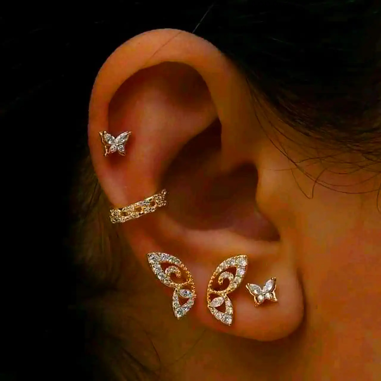 پیرسینگ گوش رنگ ثابت