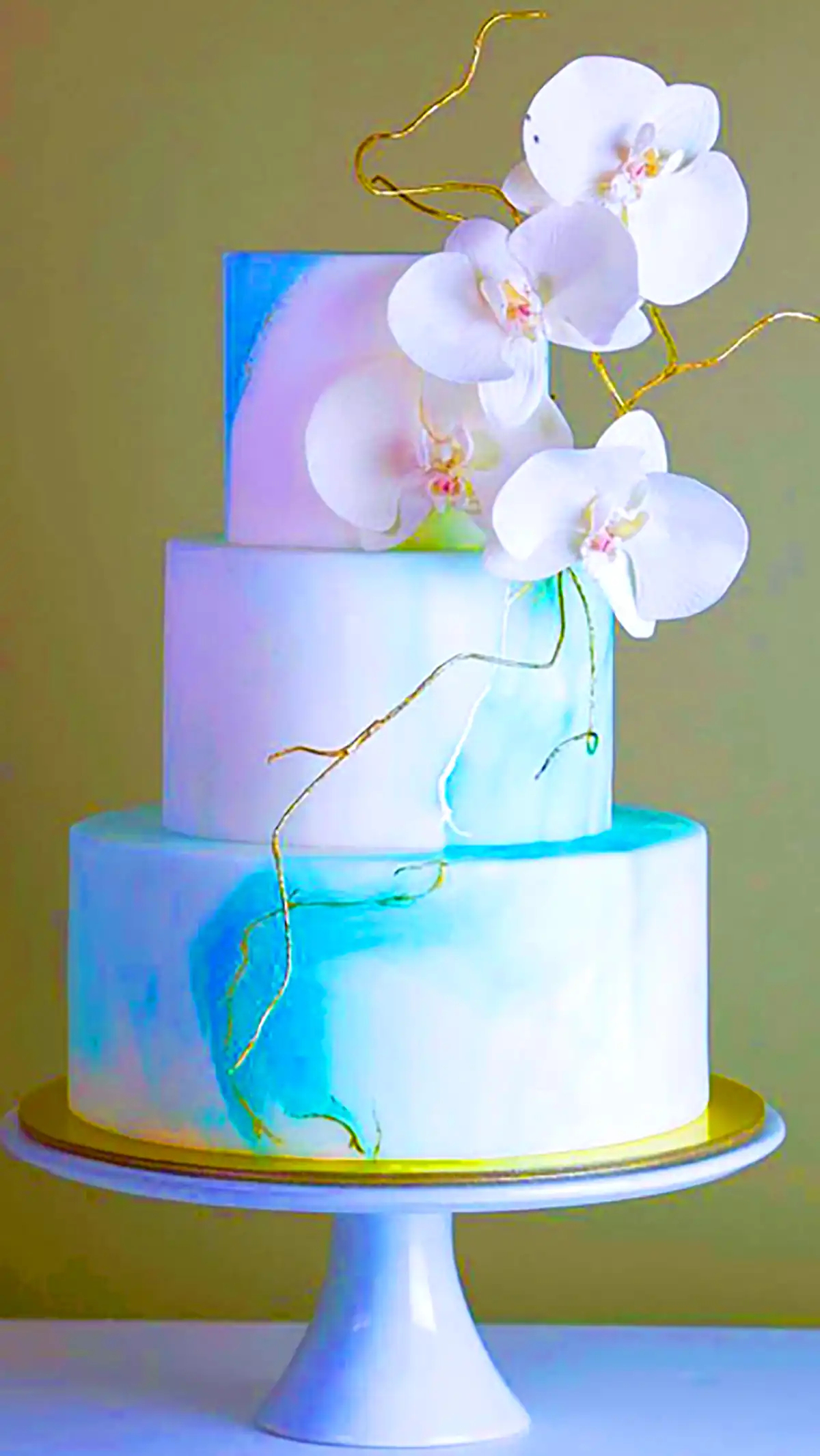 کیک چند طبقه گلدار آبی