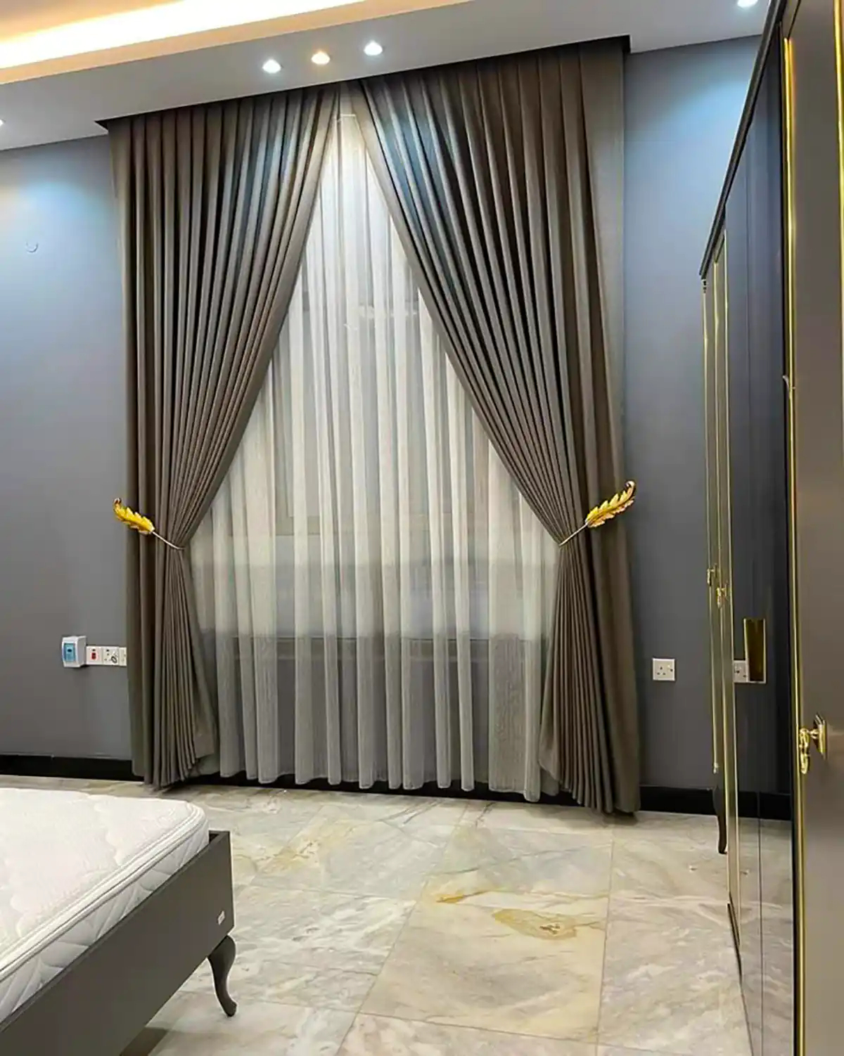 پرده سالنی شیک و لوکس