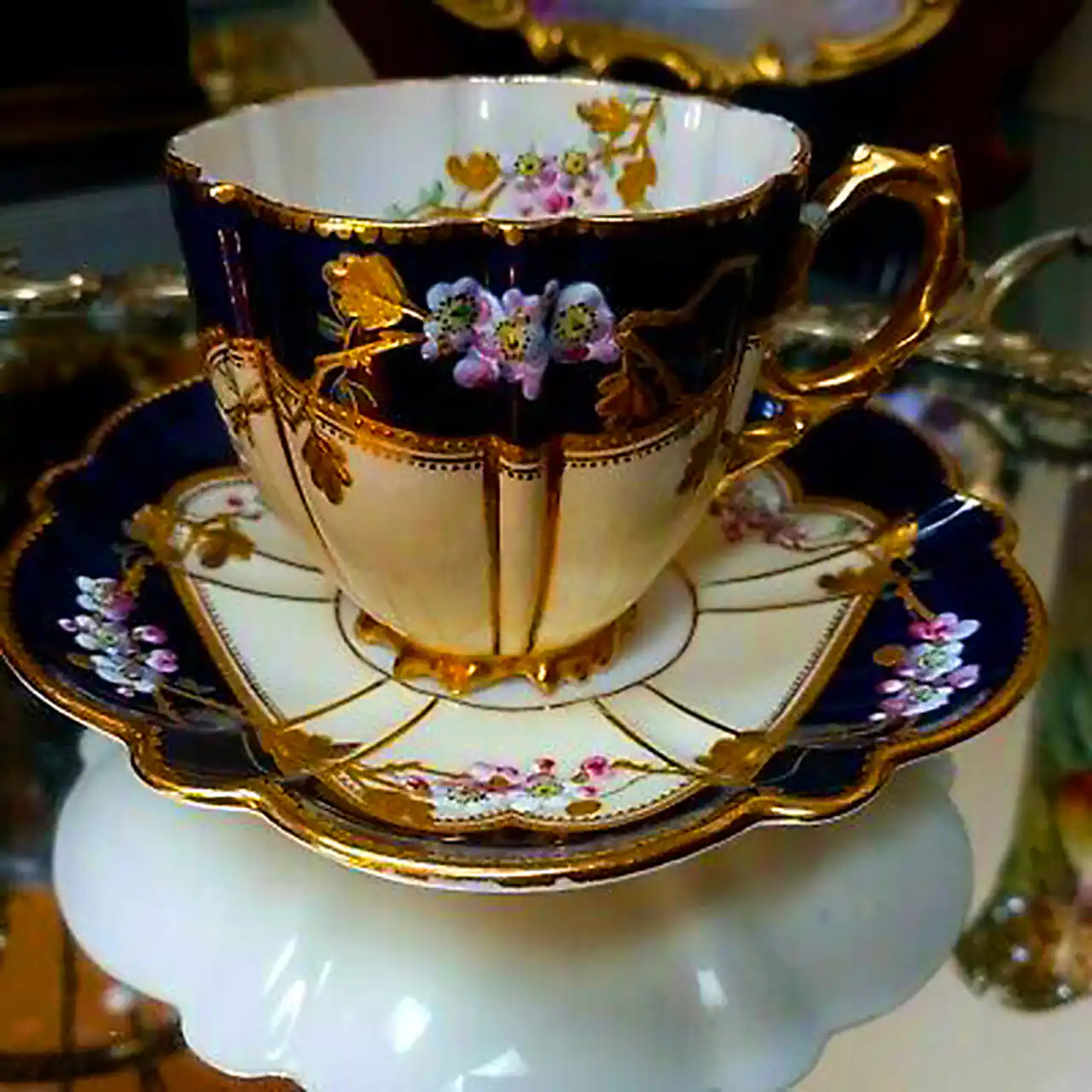 مدل فنجون و نعلبکی سلطنتی وینتیج