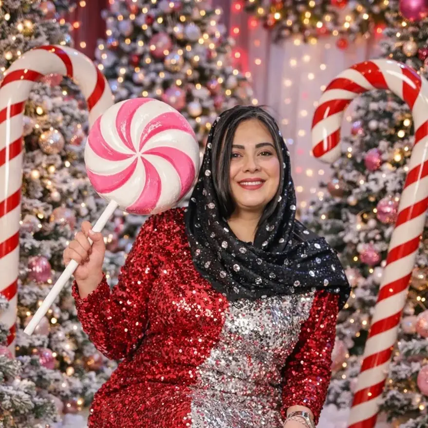 روشنک عجمیان