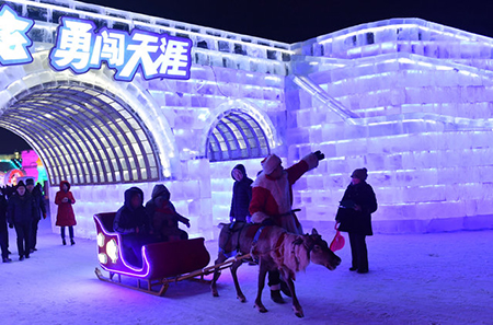 جشنواره رنگارنگ برف و یخ هاربین چین