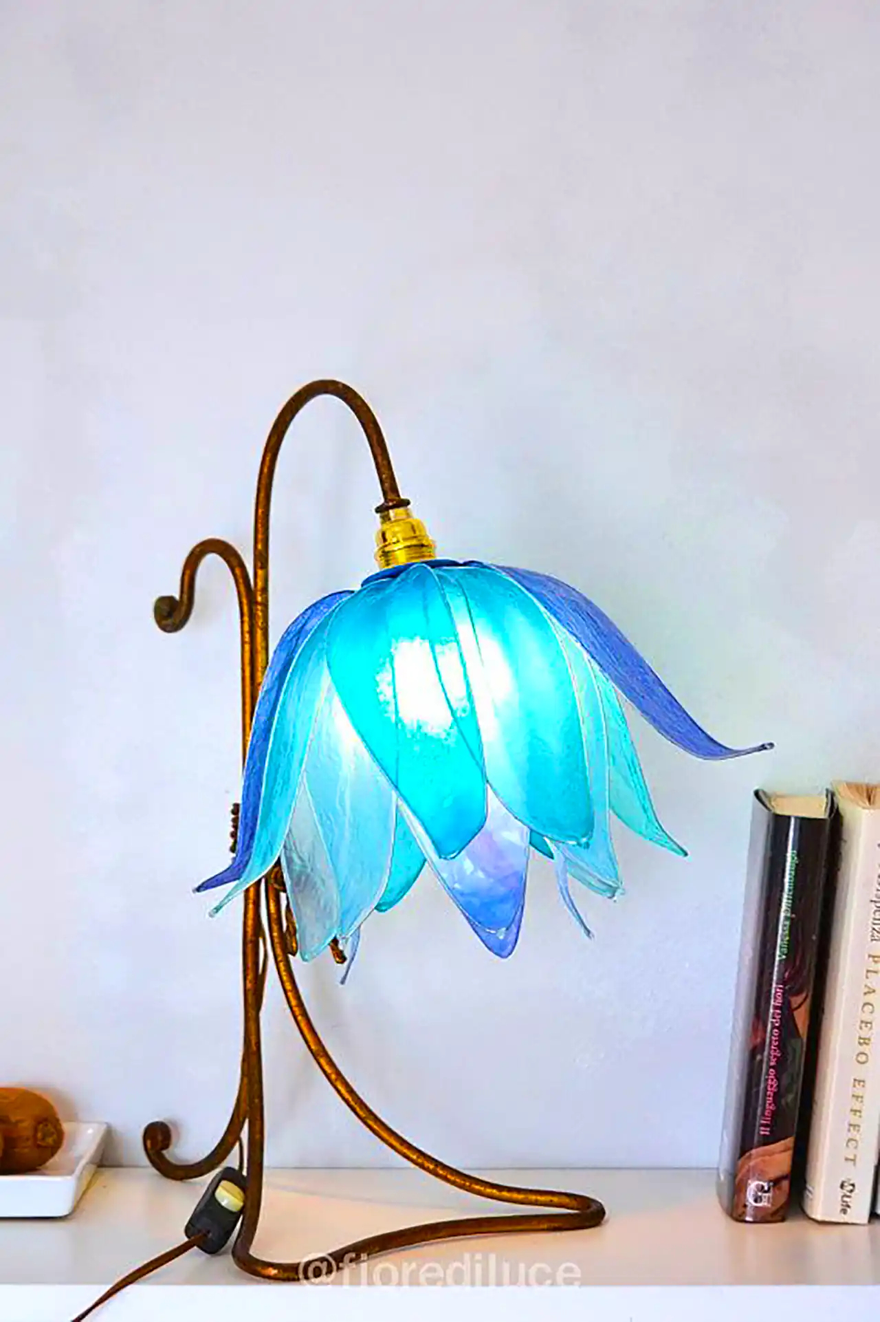 لوستر و چراغ آویز طرح گل