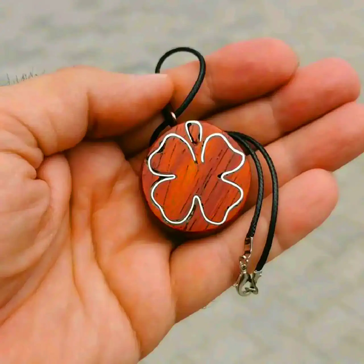 گردنبند چوبی شبدر 4 برگ