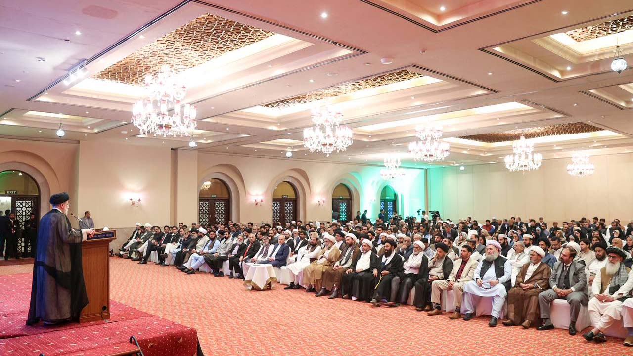 آیت الله رئیسی در دیدار جمعی از نخبگان علمی، فرهنگی، مذهبی و اقتصادی پاکستان
