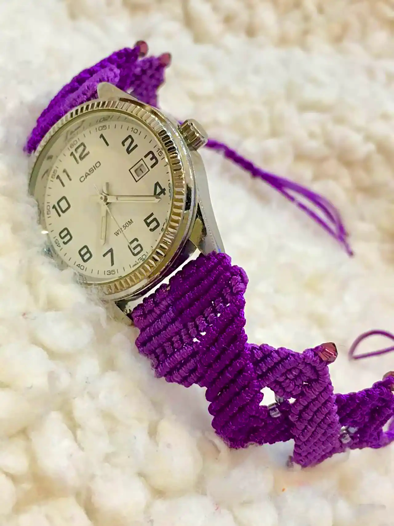 ساعت مچی با دسته بافتنی