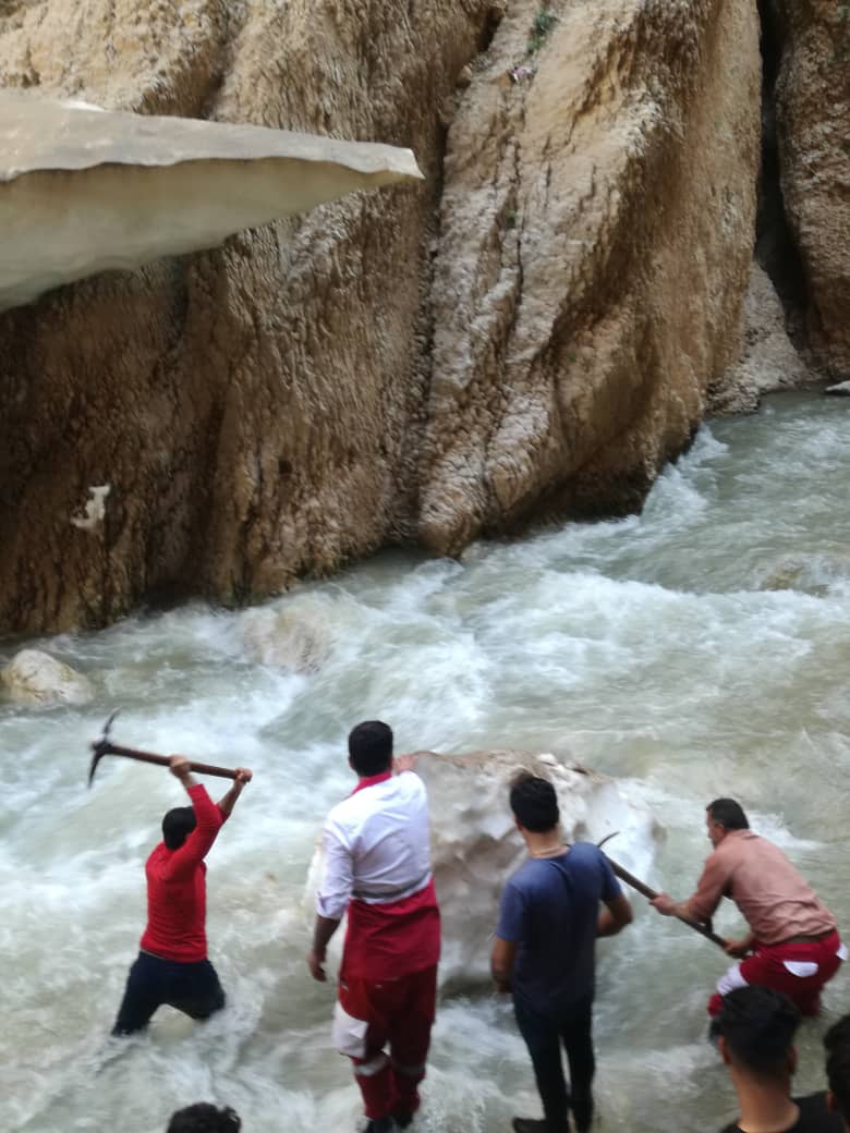 امداد- نجات-گردشگر-کوه-یخی-چما