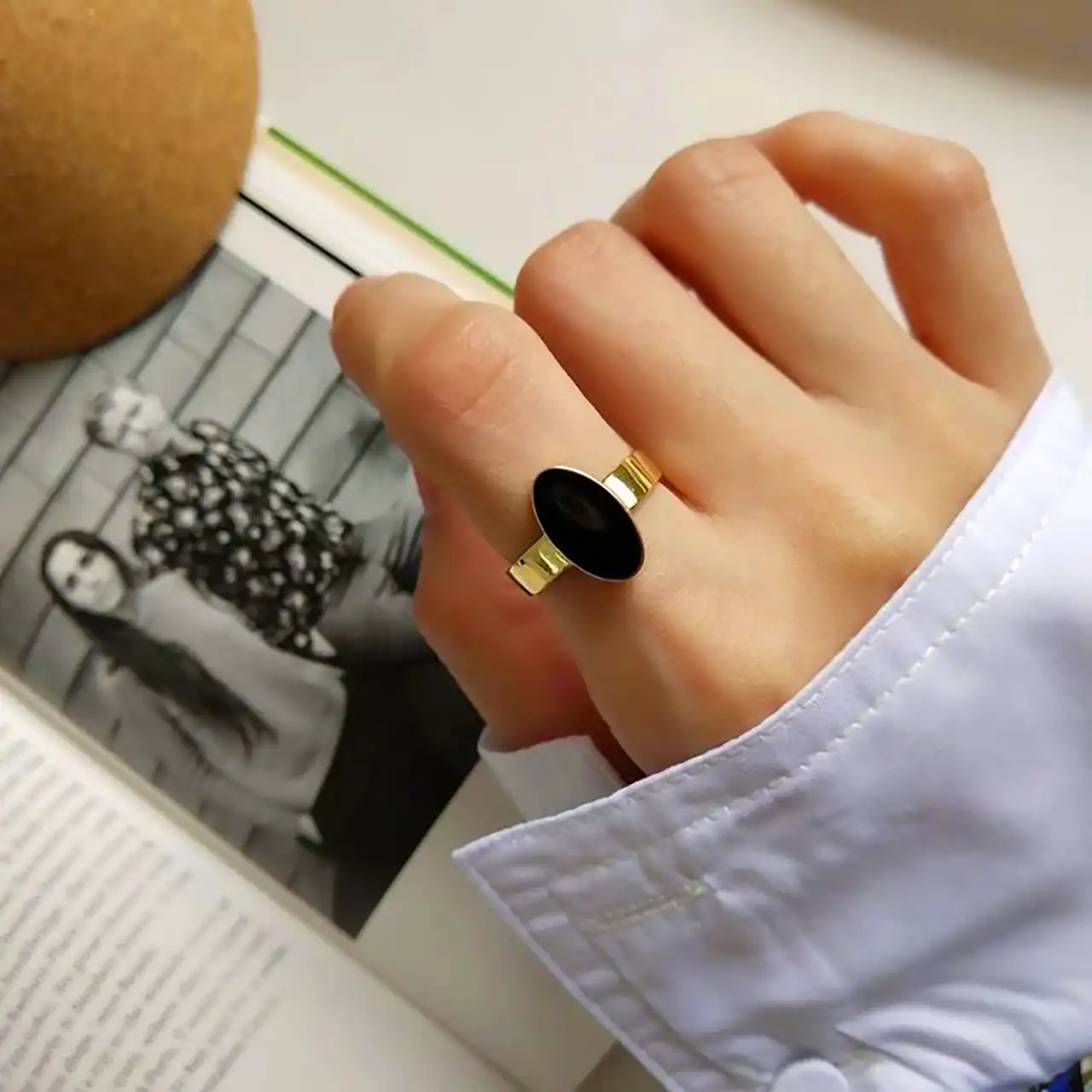 انگشتر نگین مشکی شیک