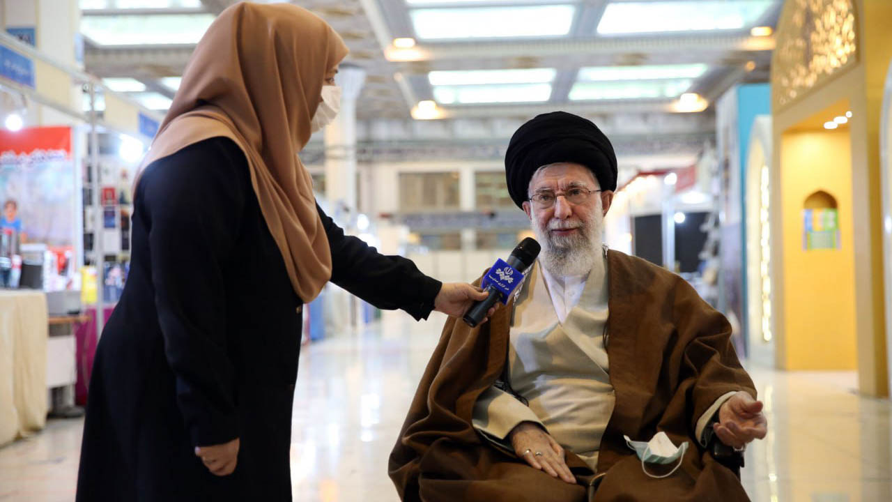 رهبر انقلاب اسلامی پس از بازدید سه ساعته از نمایشگاه کتاب