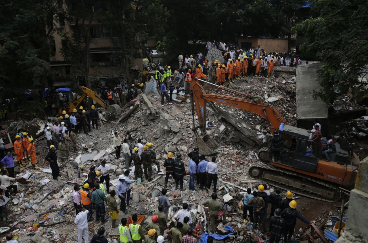 آخرین تصاویر منتشر شده از ریزش ساختمان هند