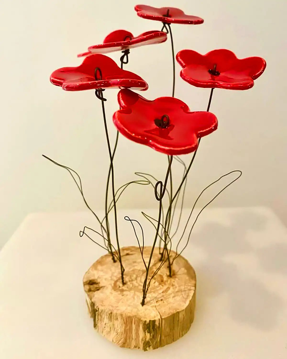 دکوری گل لاله سرامیکی قرمز