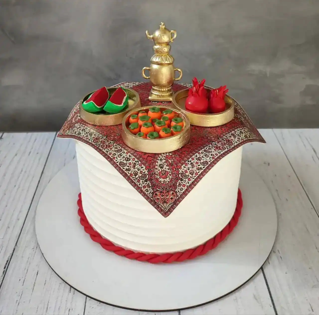 تزئینات شیک برای کیک شب یلدا