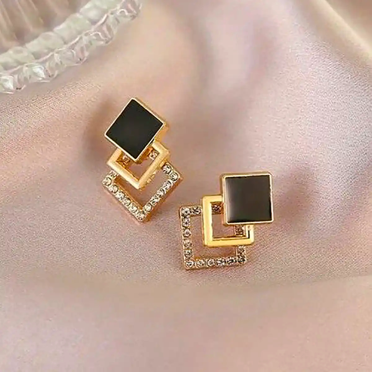 گوشواره مشکی خاص