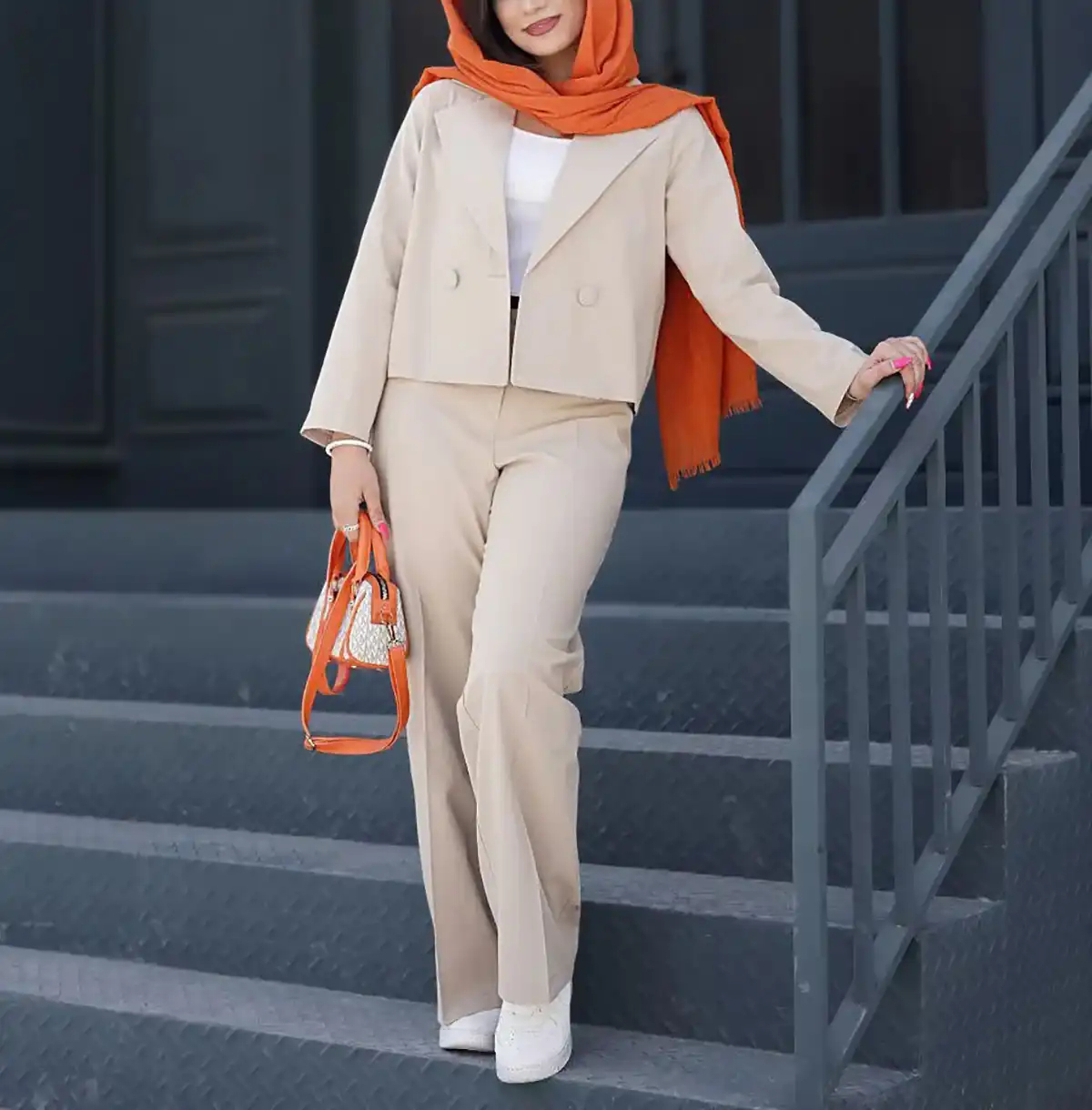 مانتو زنانه با طراحی مدرن