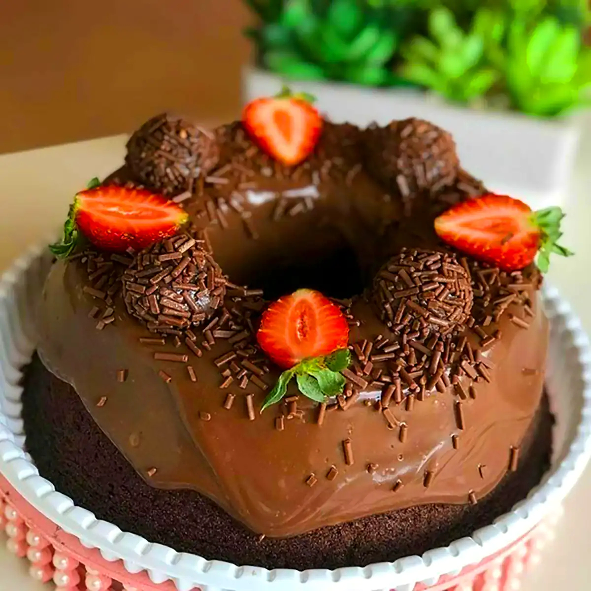 کیک خوش طعم با روکش شکلات 