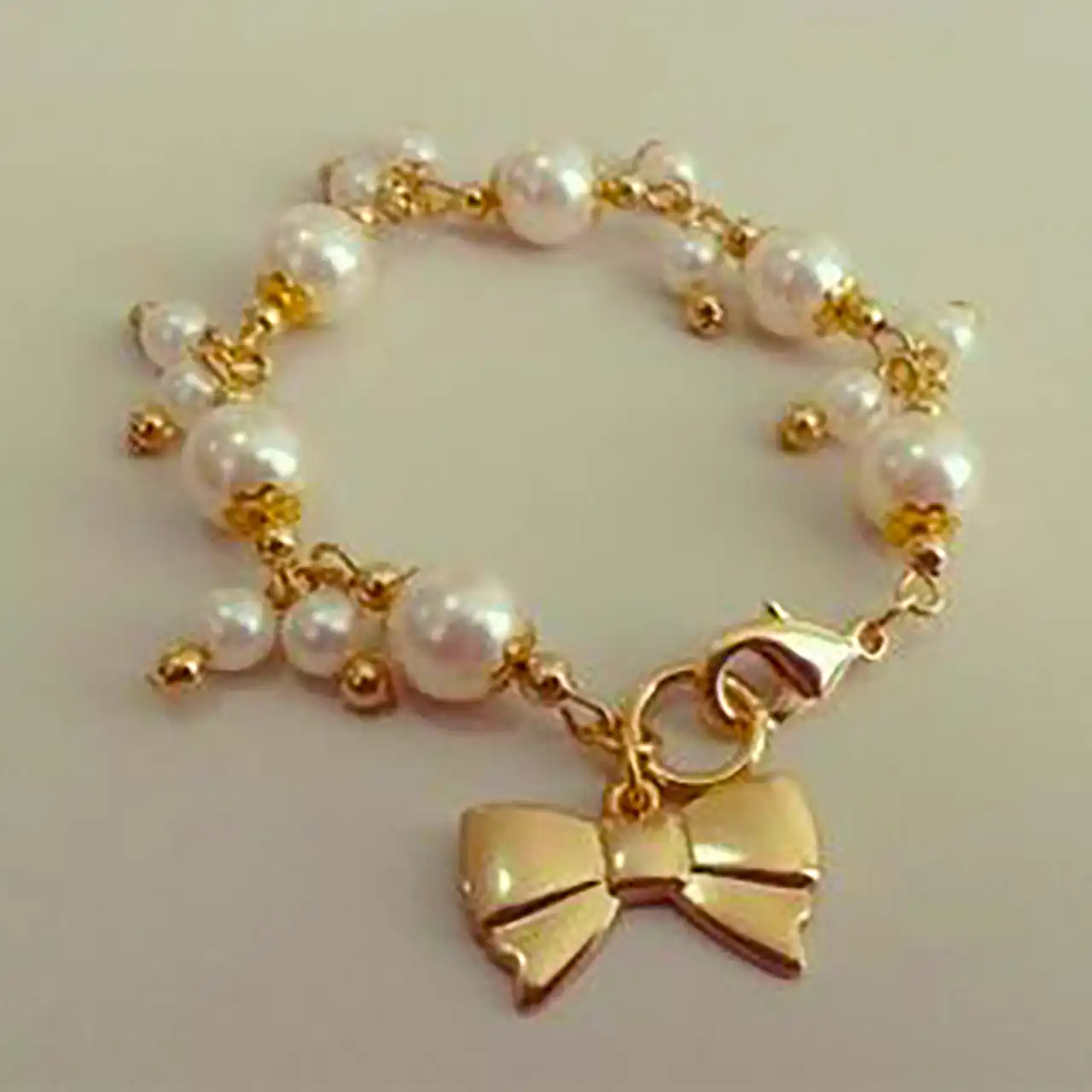 دستبند با مهره رنگی