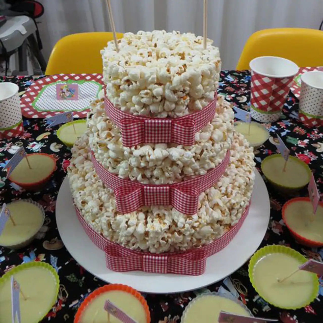 تزیین پفیلا شب یلدا + جدیدترین و شیک ترین مدل های تزیین پفیلا برای شب یلدای امسال