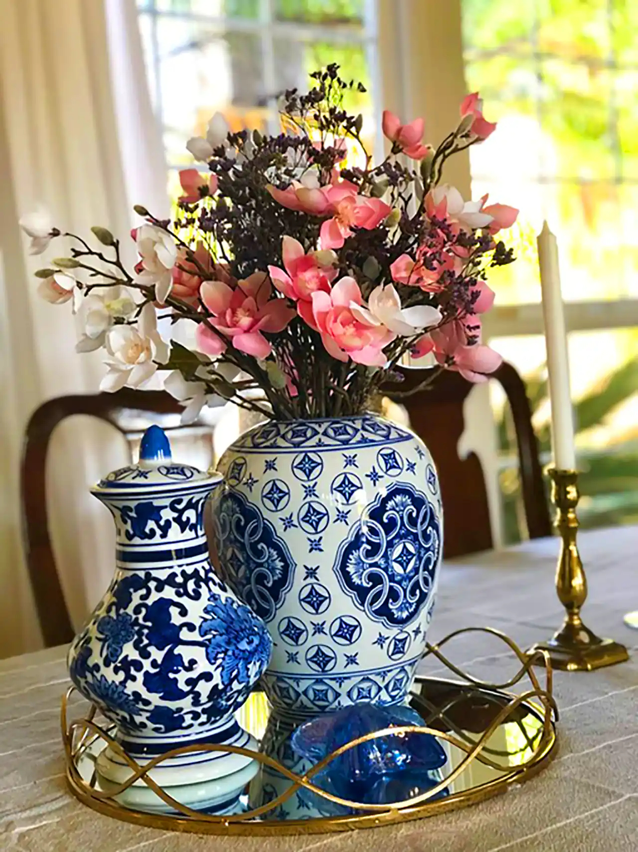 گلدان دکوری با گلهای طبیعی 