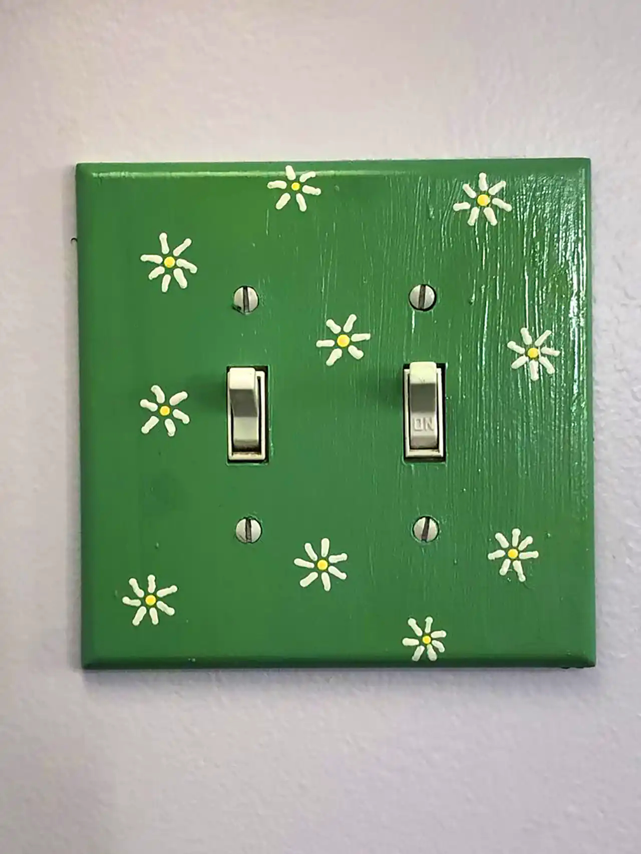 نقاشی روی کلید و پریز