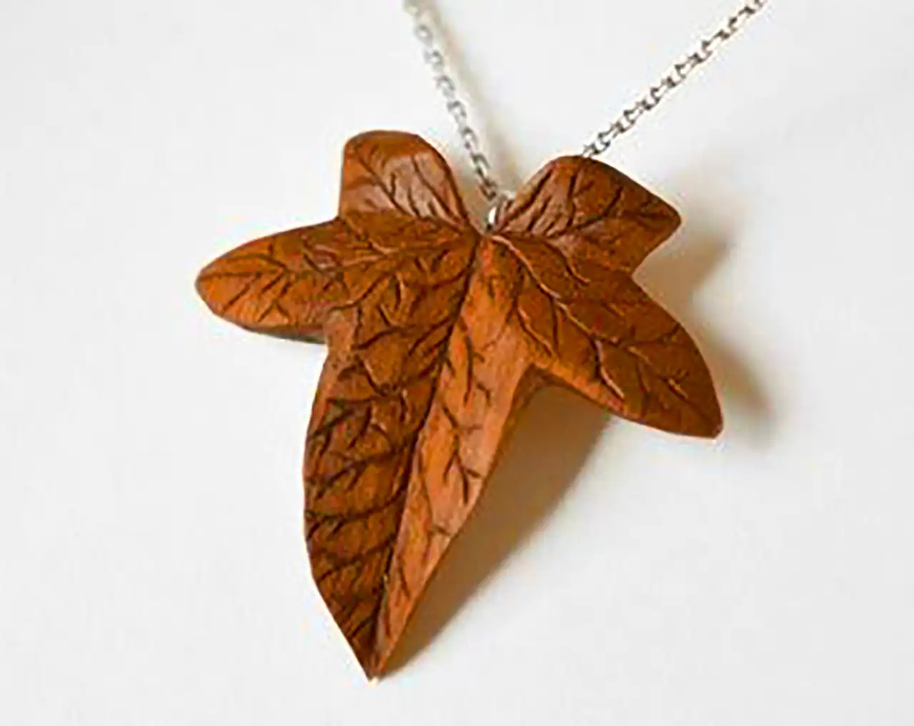 پلاک چوبی طرح برگ