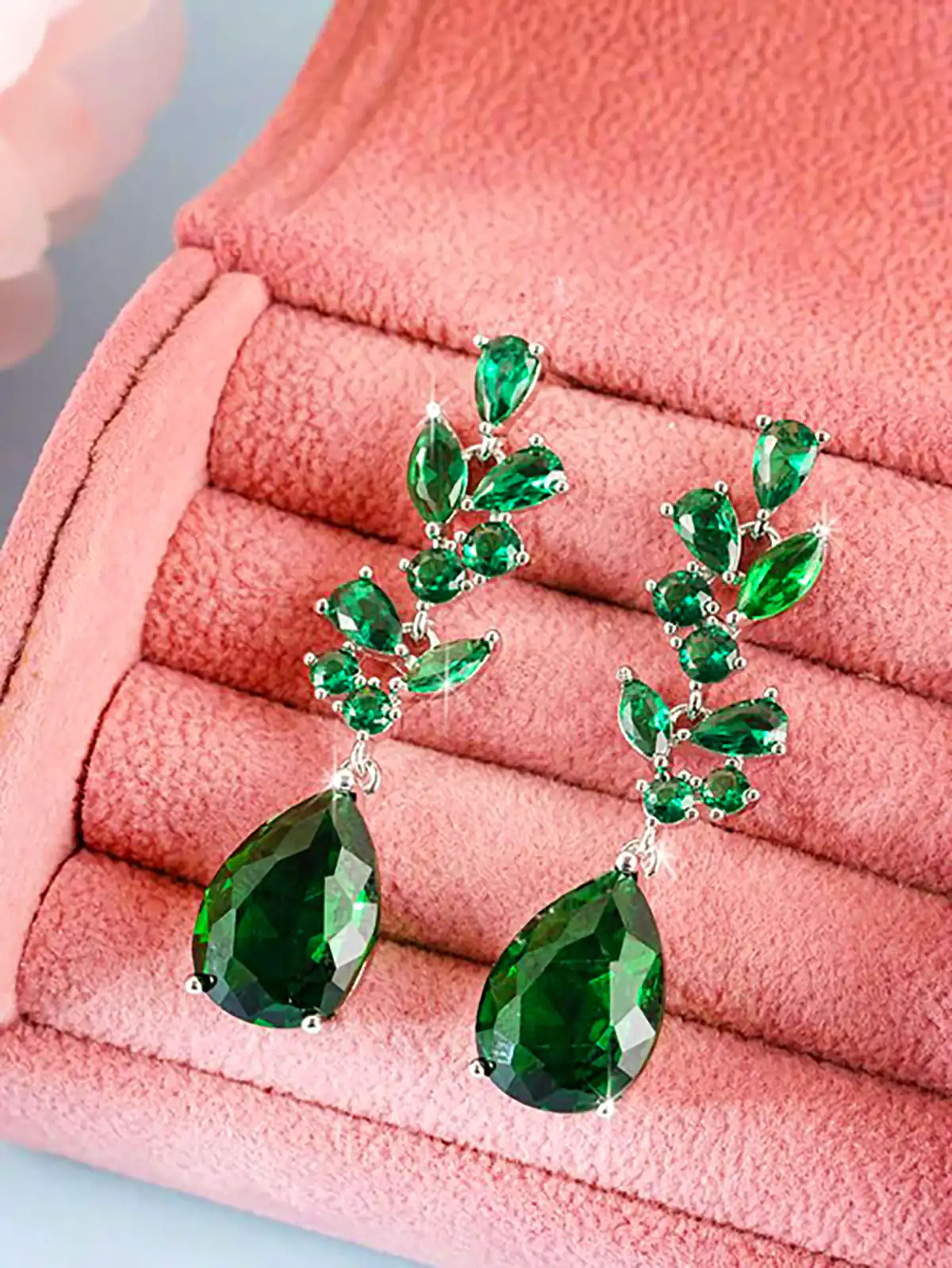 گوشواره بزرگ گل زمردی
