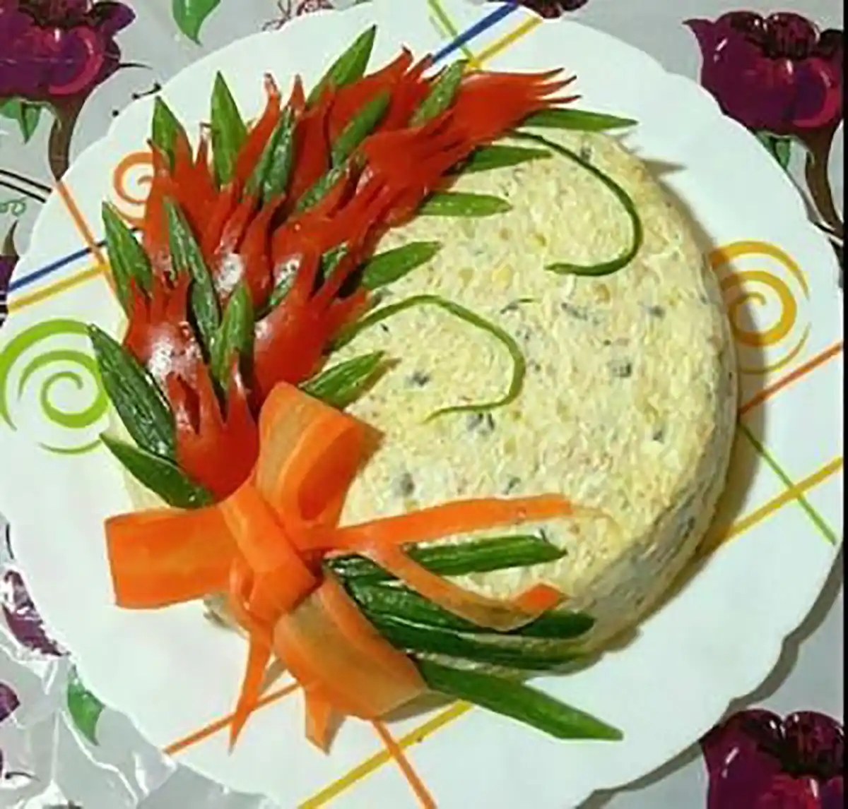 تزیین سالاد الویه ساده و شیک تزیین سالاد الویه با هویج و خیارشور تزیین سالاد الویه با گوجه و خیارشور تزیین سالاد الویه با گوجه گیلاسی تزیین سالاد الویه تک نفره تزیین سالاد الویه با نان تست 