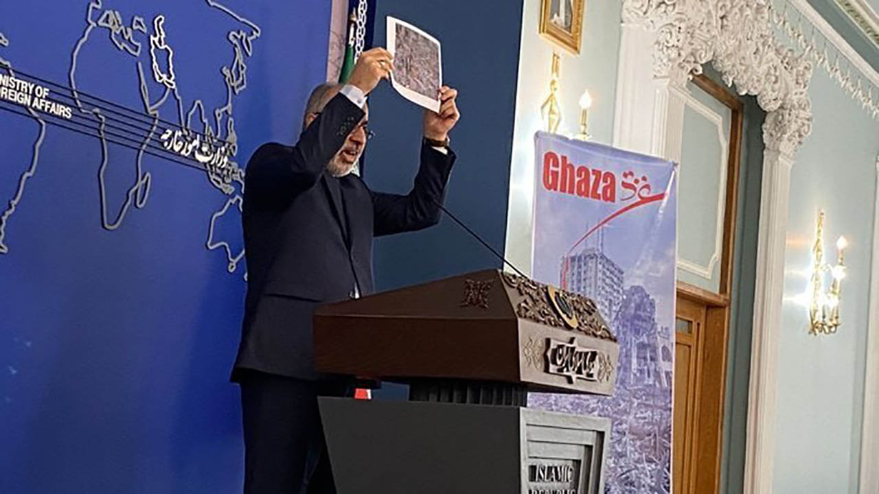 ناصر کنعانی سخنگوی وزارت خارجه  در نشست خبری هفتگی خود با خبرنگاران