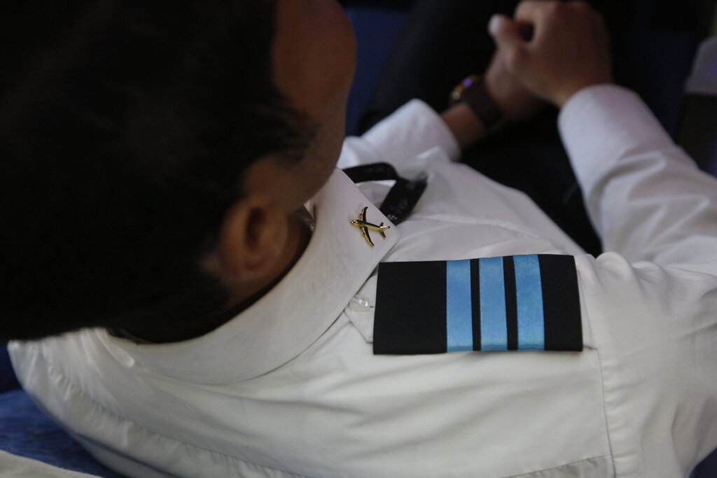 لباس فرمی مرتبط با رشته خلبانی و صنعت هوانوردی