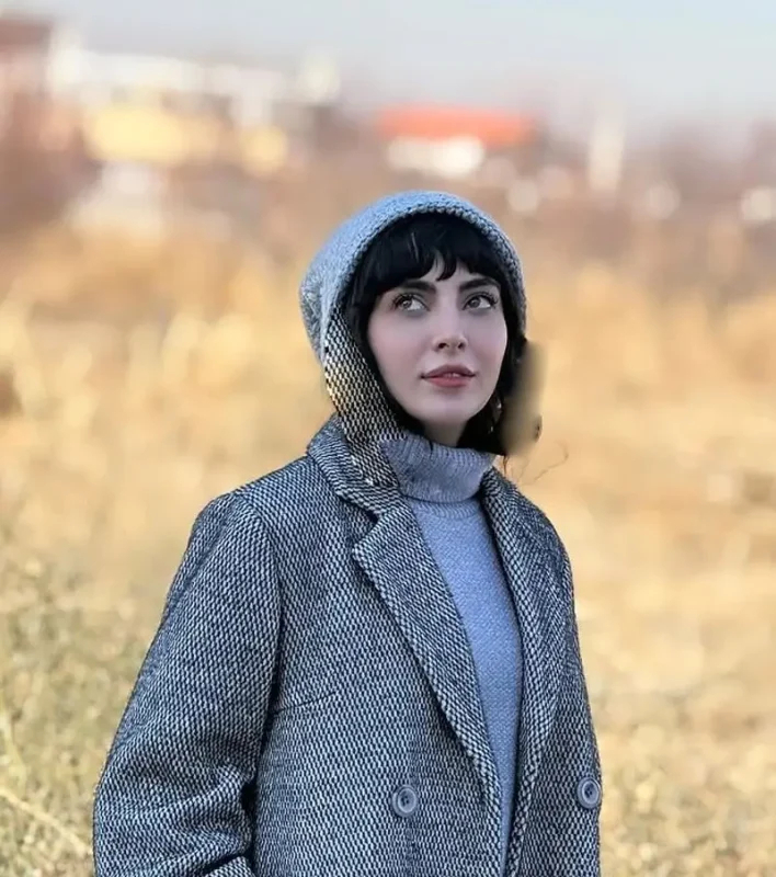 عکس آنلاین | سبک پوشش مهشید جوادی بازیگر بچه مهندس سال ۱۴۰۴