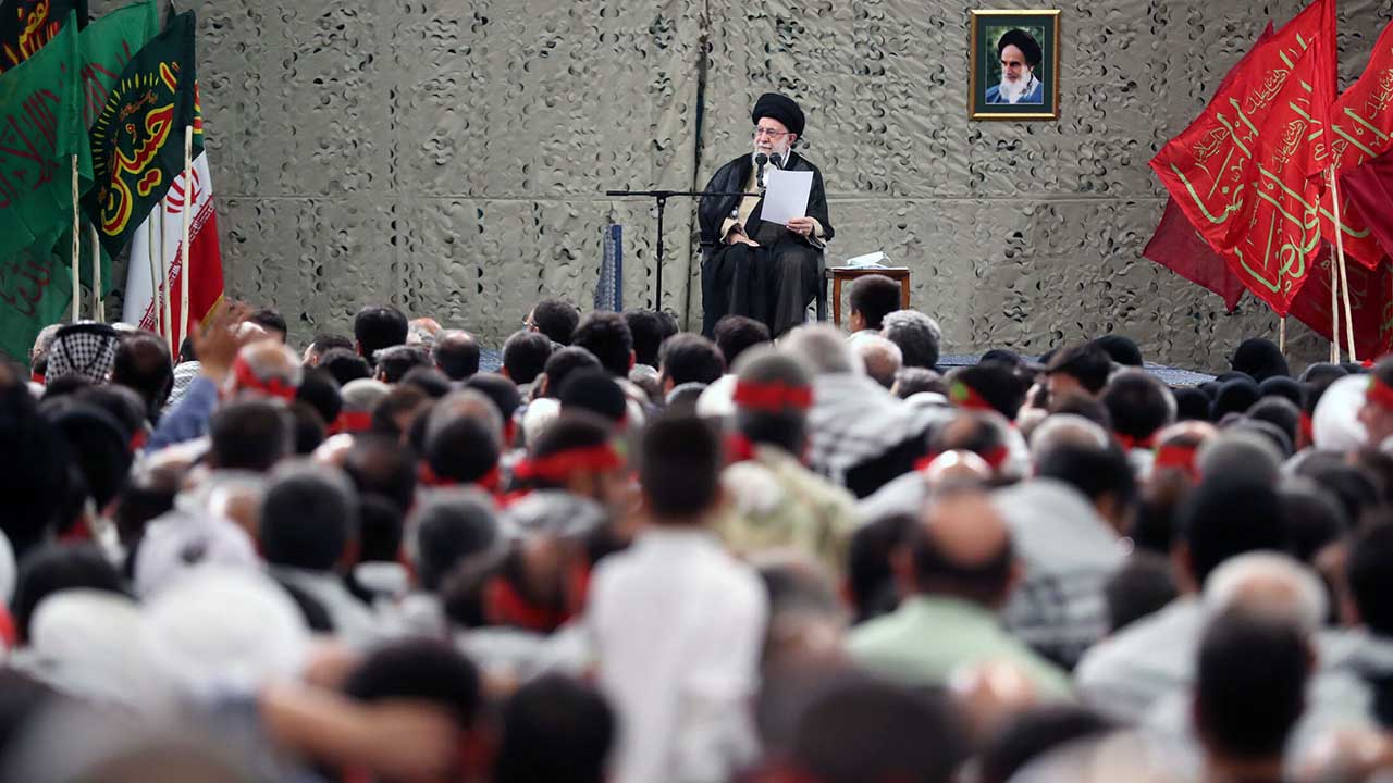 دیدار پیشکسوتان و فعالان دفاع مقدس و مقاومت با رهبر انقلاب