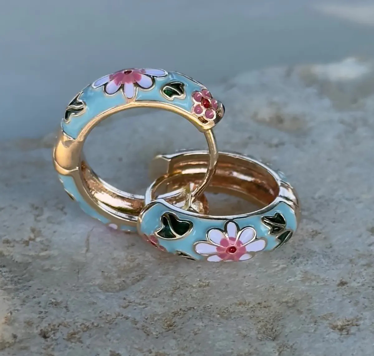 گوشواره میناکاری طلا
گوشواره میناکاری ژوپینگ
گوشواره میناکاری حلقه ای
گوشواره میخی
گوشواره قلب میخی
گوشواره میخی فرشته