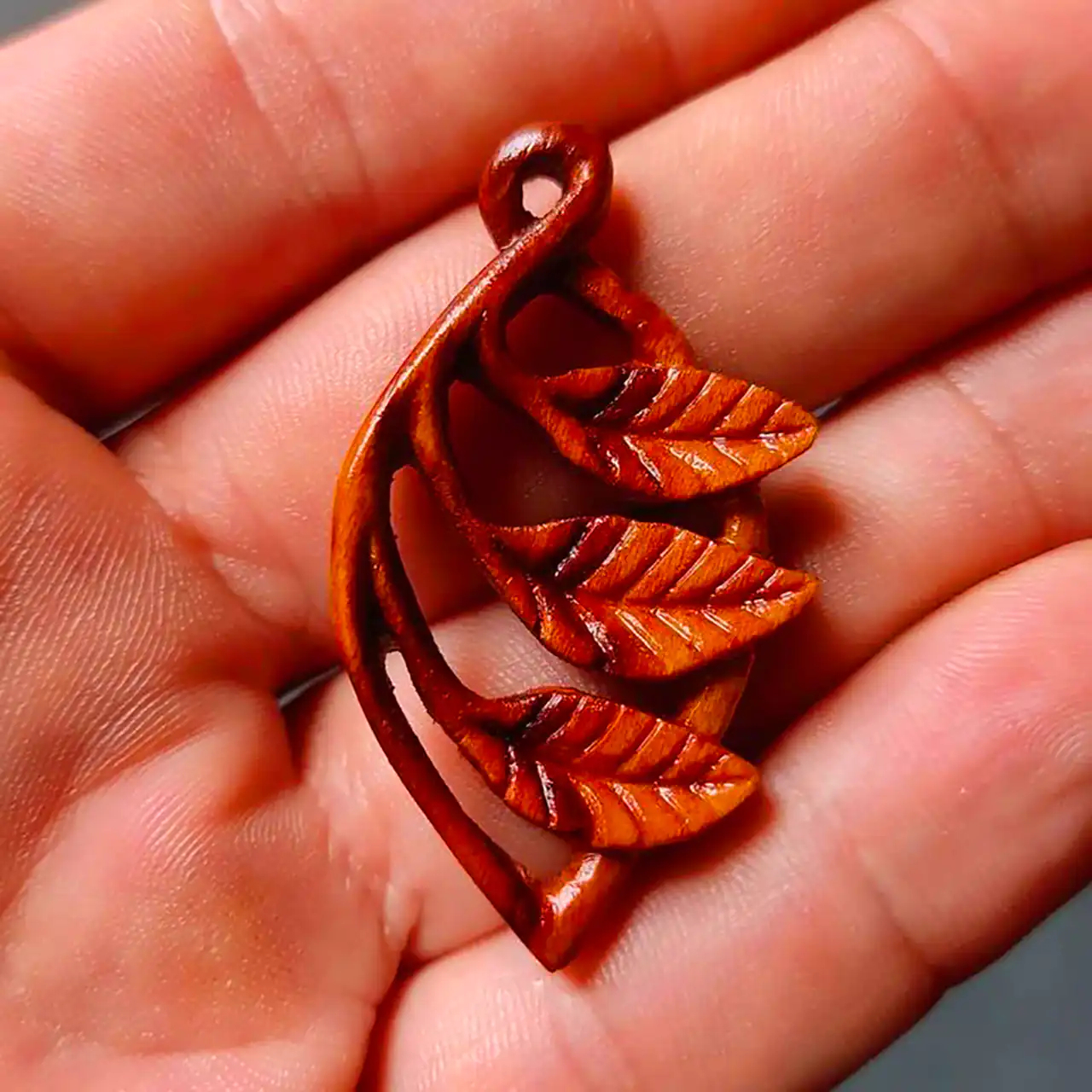 پلاک چوبی طرح برگ