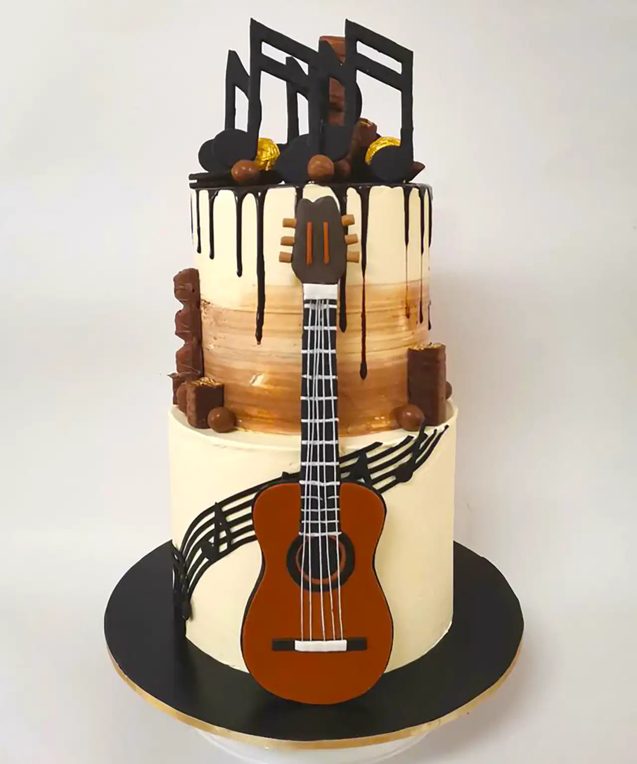 کیک تولد گیتاری