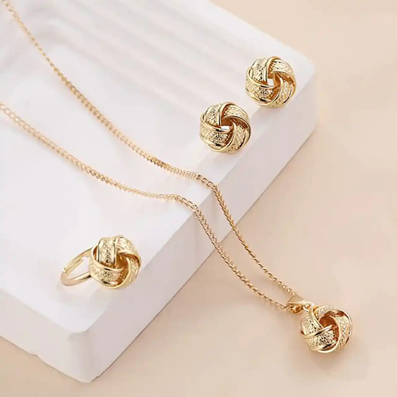 انواع مدل نیم ست طلا + زیباترین مدل های نیم ست طلا بسیار شیک و لاکچری