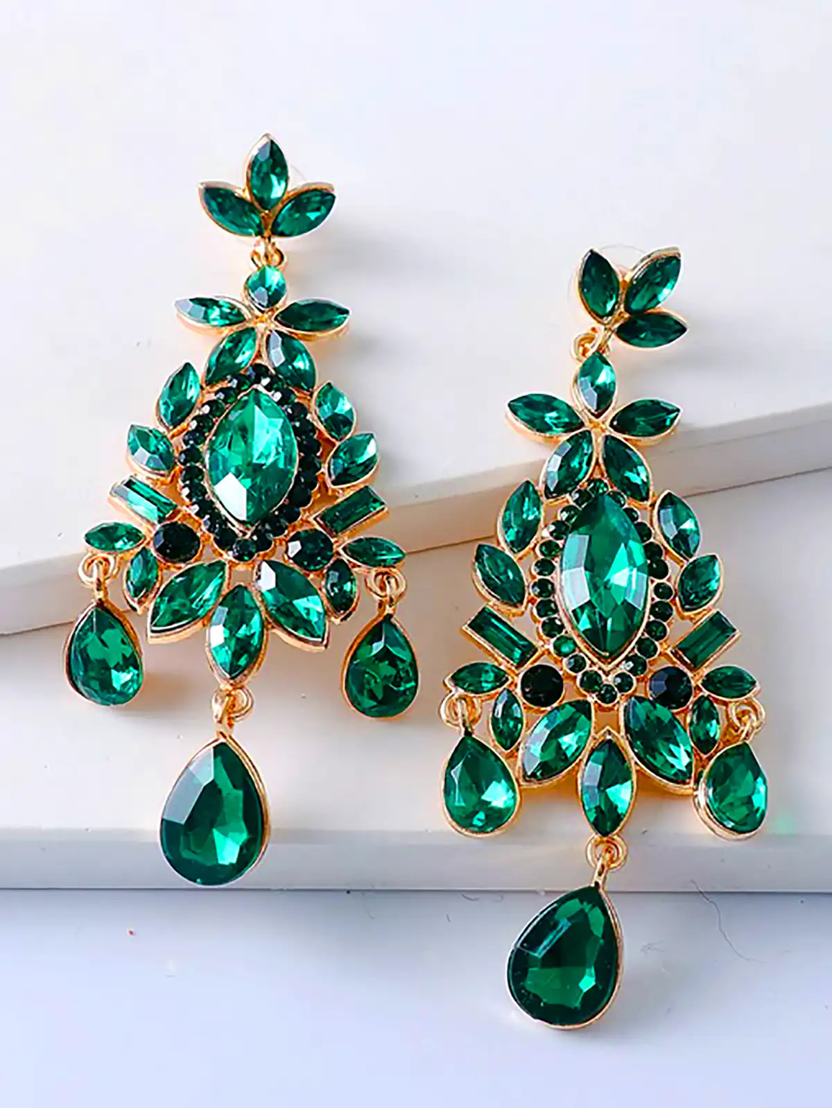 گوشواره بزرگ گل زمردی