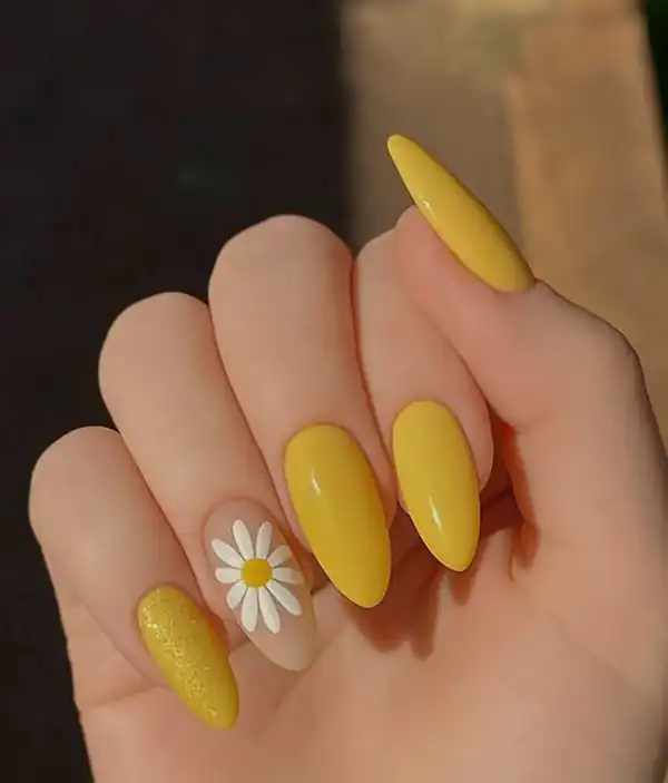 طراحی ناخن زرد