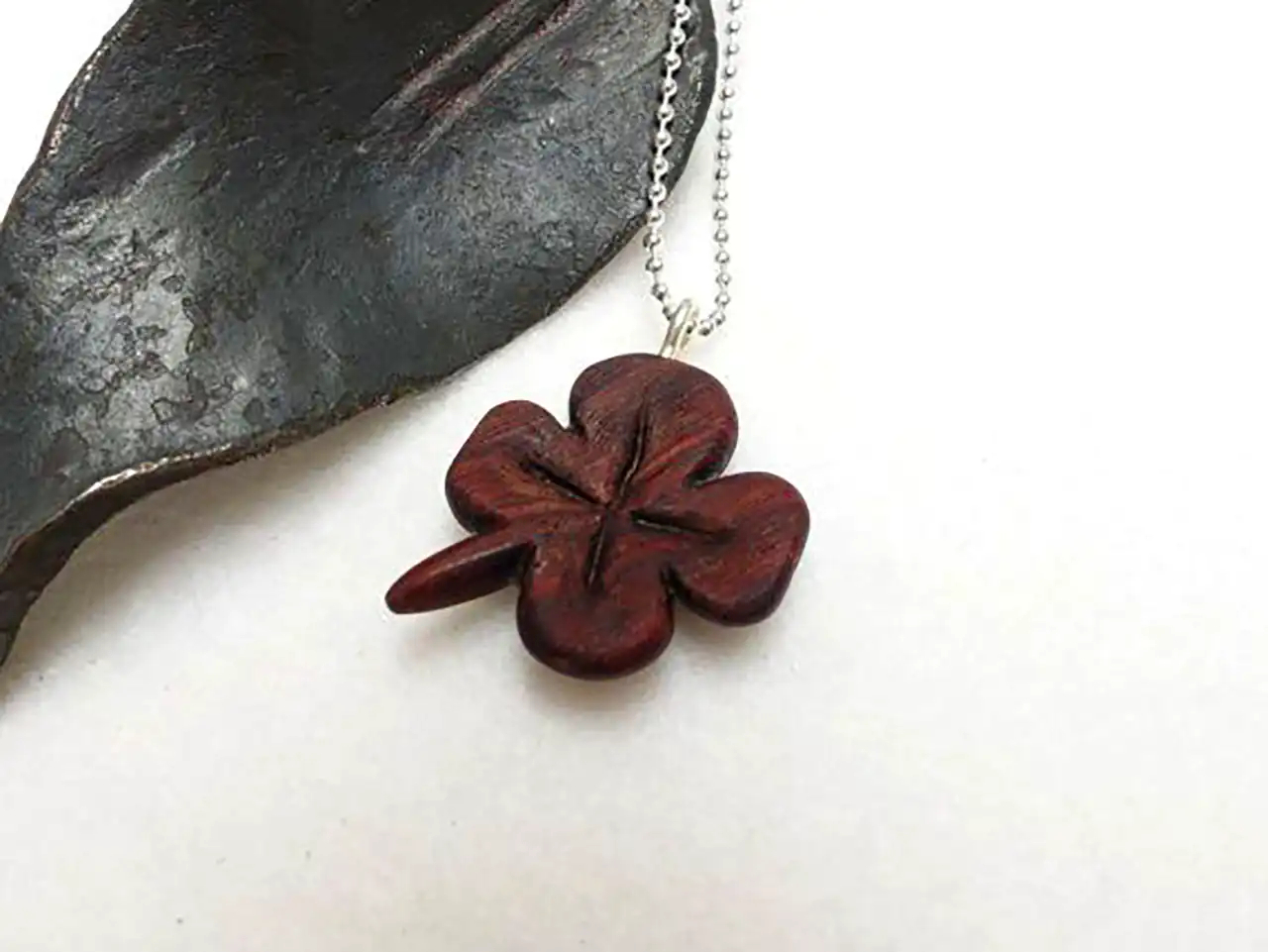 گردنبند چوبی شبدر 4 برگ