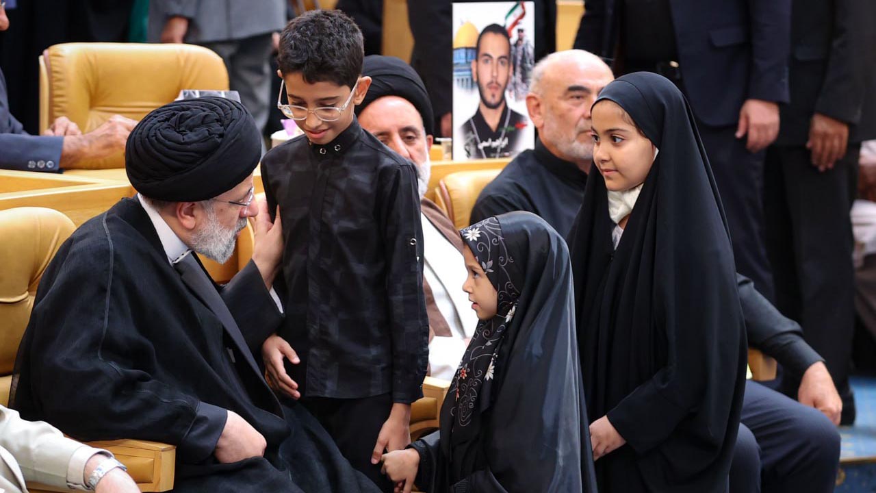آیت الله سید ابراهیم رئیسی ، رئیسجمهور صبح امروز(18 مرداد) در مراسم بزرگداشت شهدای مدافع حرم در سالن اجلاس سران با بیان اینکه هرجا ایران اسلامی حضور پیدا کرد