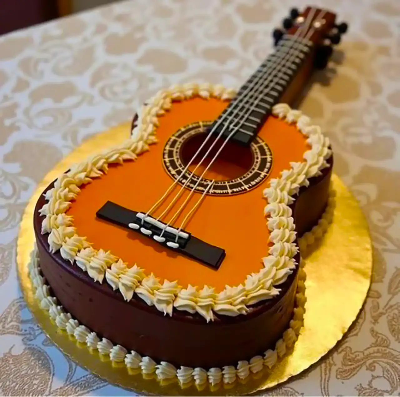 کیک تولد گیتاری