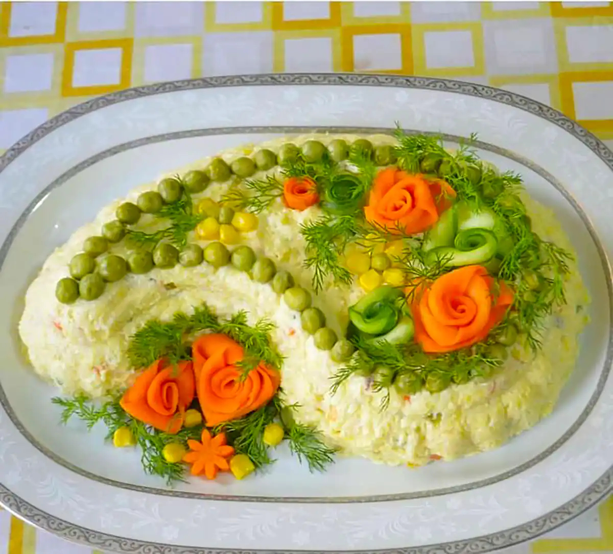 تزیین مجلسی سالاد الویه