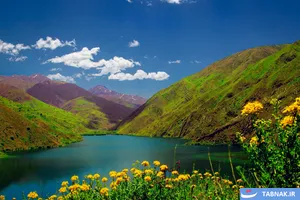 بهار دریاچه گهر